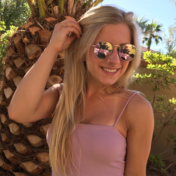 Meet your Posher, Becca - Picture 1 of 1